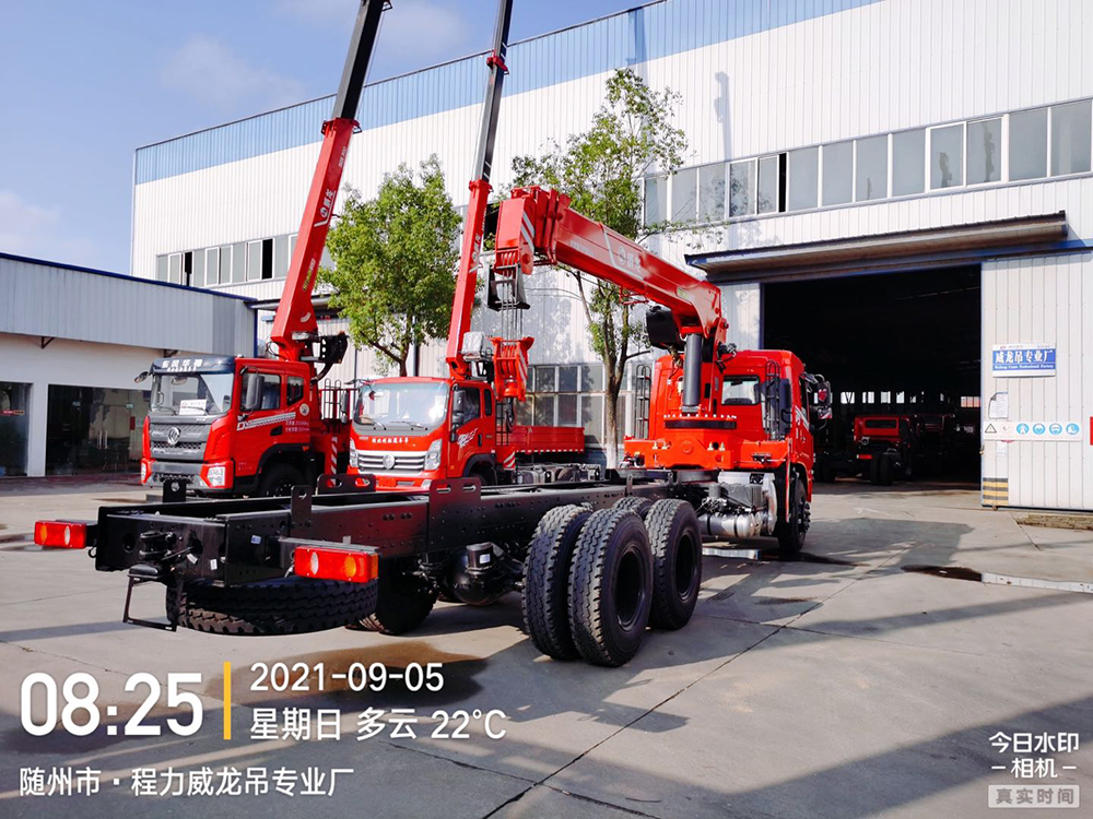 東風(fēng)暢行D3后雙橋威龍12噸4節(jié)臂吊機