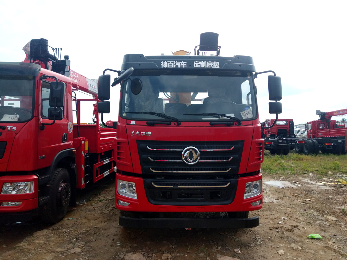 國(guó)六東風(fēng)華神F5排半上裝徐工8噸直臂式吊機(jī)隨車吊